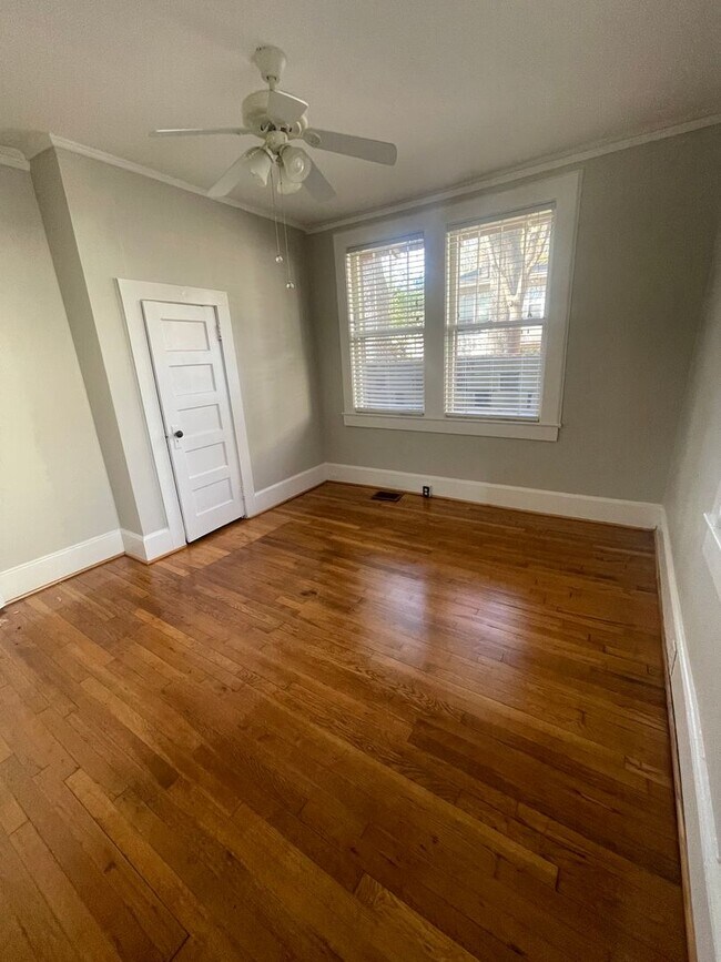 Building Photo - Brick 3 Bedroom Bungalow Available Now!