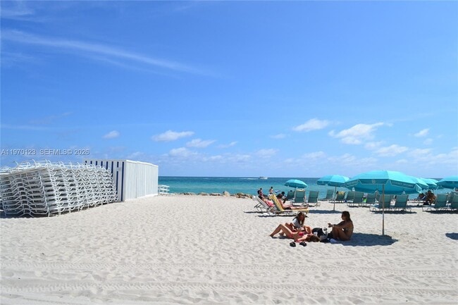 Building Photo - 2899 Collins Ave