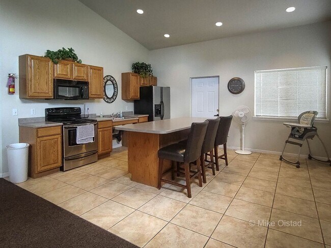 Building Photo - Diamond Valley Apartments