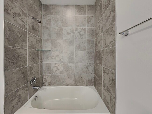 Building Photo - 15709 Vetta Dr