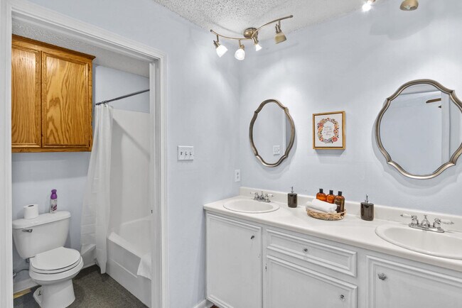 Building Photo - 12336 Perkins Rd