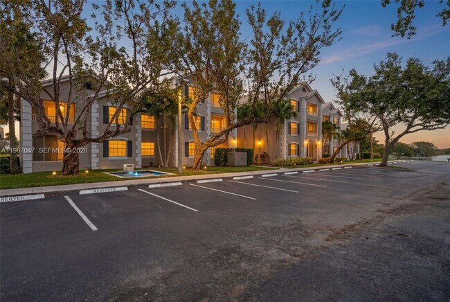 Building Photo - 2841 N Oakland Forest Dr