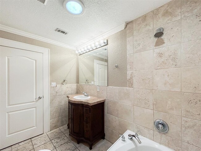 Building Photo - 2415 Durwood St