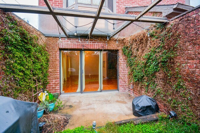 Building Photo - 7447 Cambridge St
