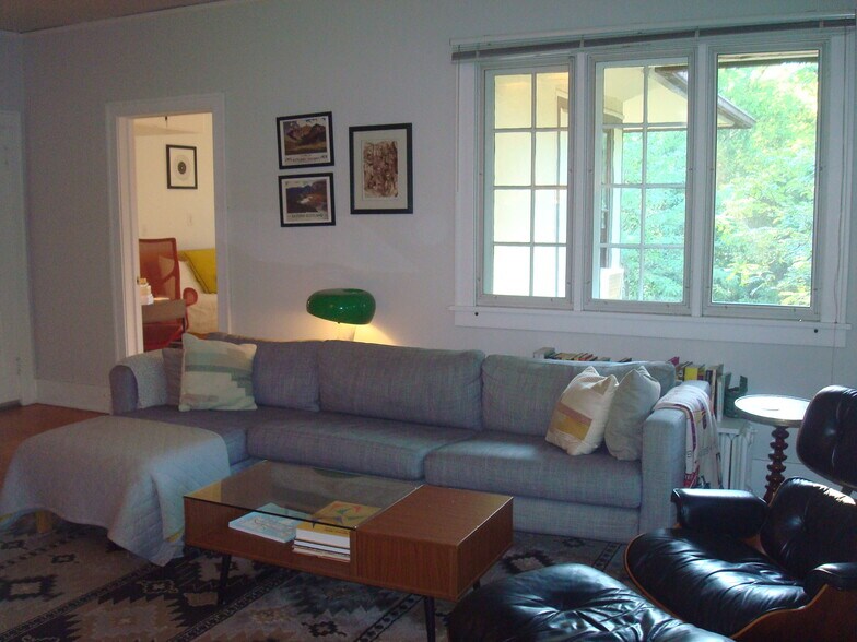 Living Room - 457 Paris Ave SE