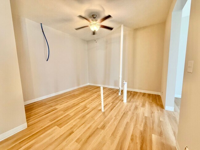 Building Photo - 516 Vivian Lee Ln