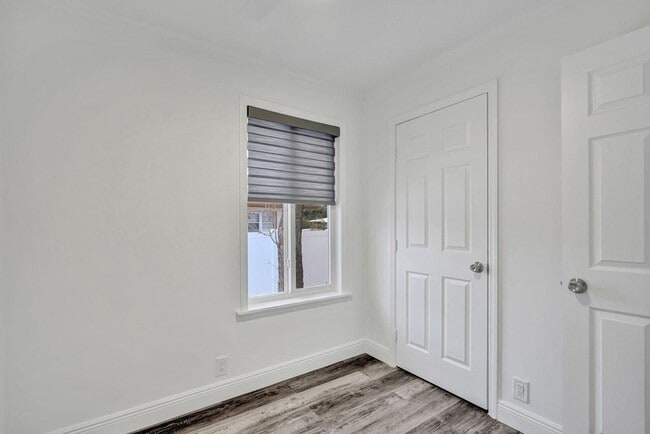 Building Photo - 229 SW 1st Ave