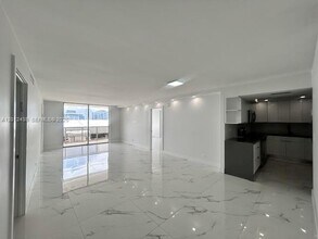 Building Photo - 6039 Collins Ave