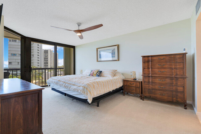 Building Photo - 9550 S Ocean Dr