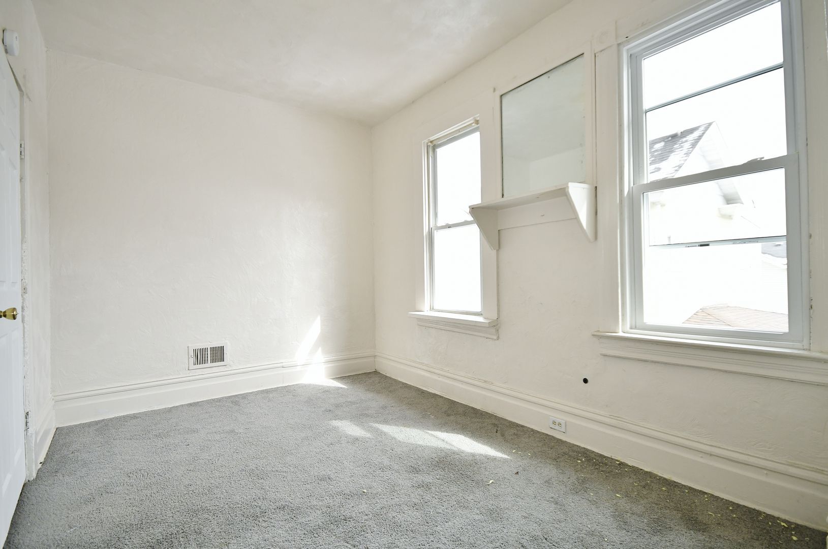 Building Photo - 855 Crucible St