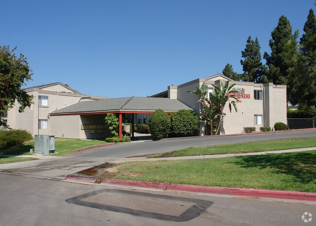 Building Photo - Michael Arms Apartments