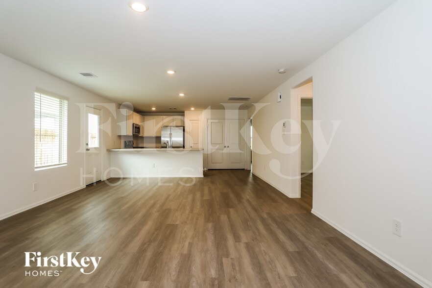 Building Photo - 423 Jewett Meadow Dr