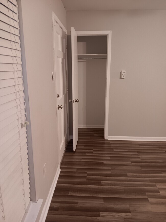 Building Photo - 8722 Orleans Dr