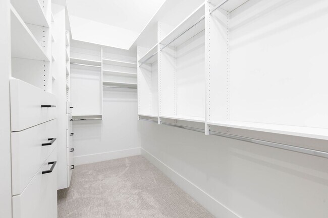 Building Photo - Gorgeous single story with RV Garage in Majestic Fields