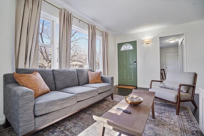 Building Photo - 2412 SW Mission Ave