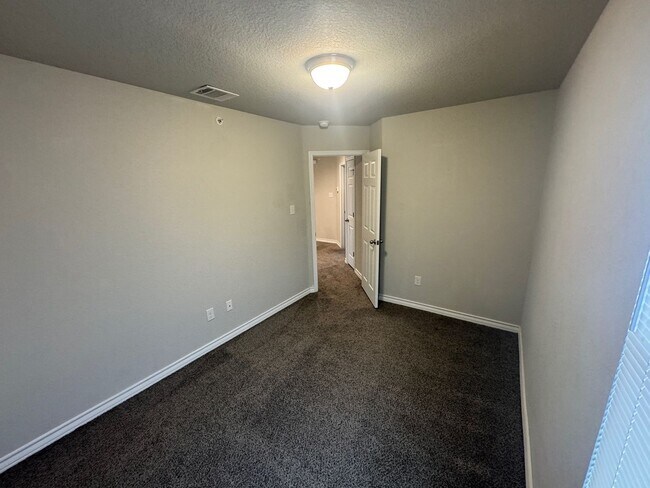 Building Photo - Coming Soon - Elegant 3BR 2.5 Bath Townhom...