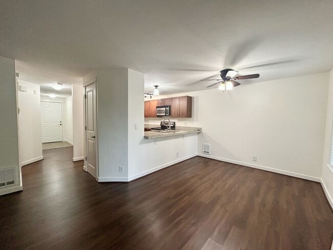 Building Photo - Bellevue Condo