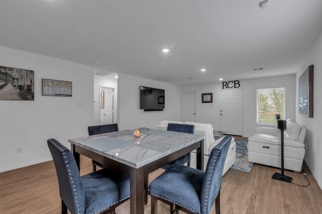 Building Photo - 4154 Saltillo Lakes Dr