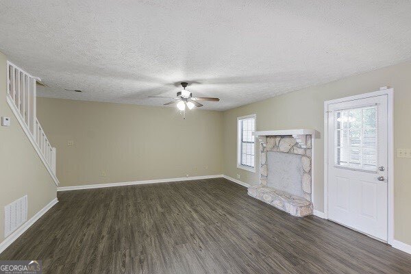 Building Photo - 114 Oak Cir S