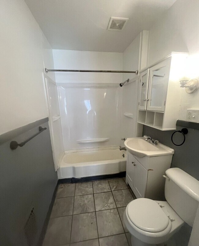 Building Photo - 519-521 Clarendon Street