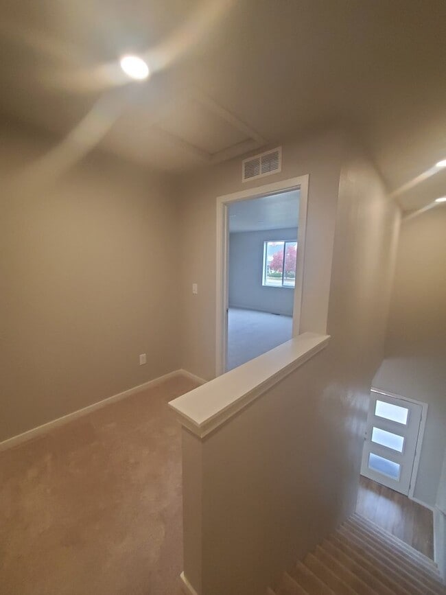 Building Photo - Updated and Bright 3 Bedroom Townhouse in Greeley!