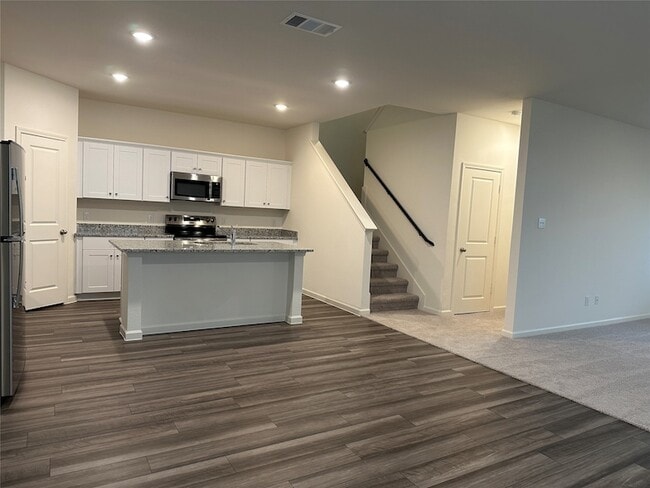 Building Photo - 129 Three Chimneys Ln