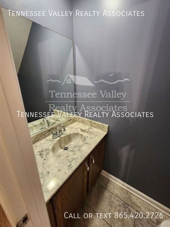 Building Photo - 433 Bramblewood Ln