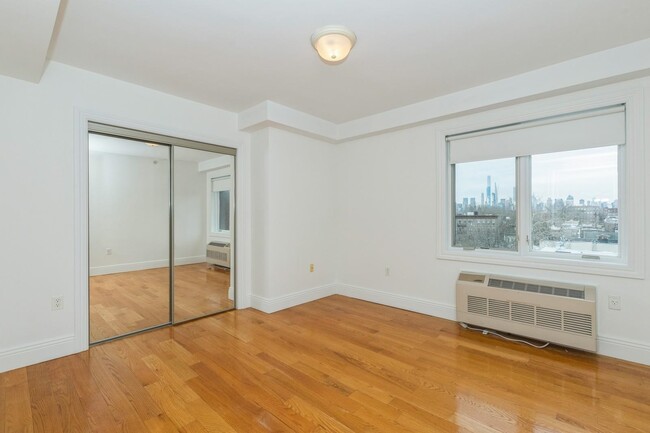 Building Photo - 125 43rd St