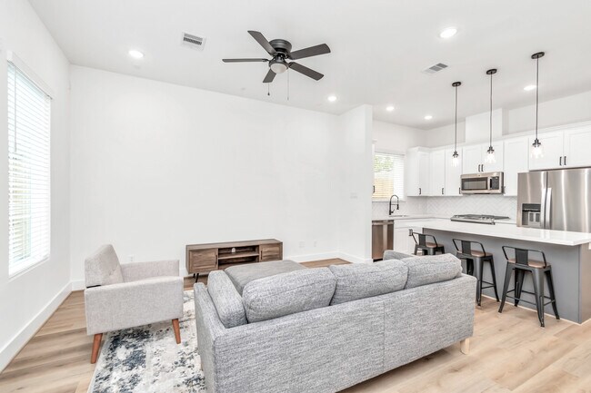 Building Photo - 3613 Rosalie St