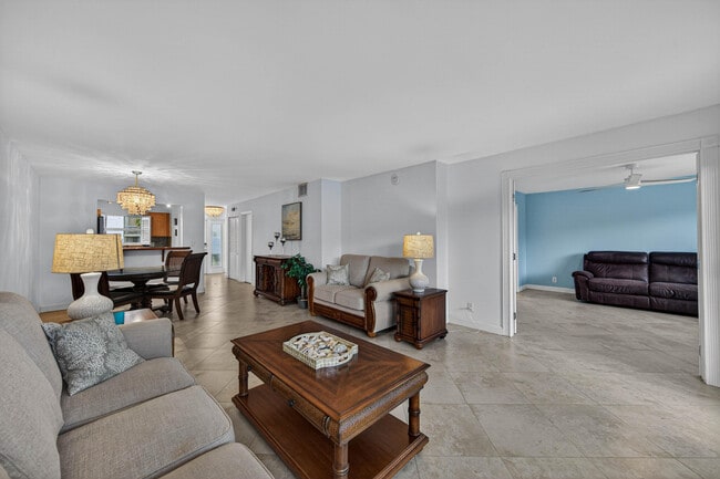 Building Photo - 3114 S Ocean Blvd