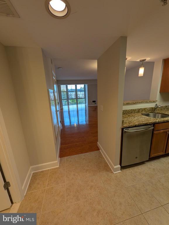 Building Photo - 11800 Sunset Hills Rd