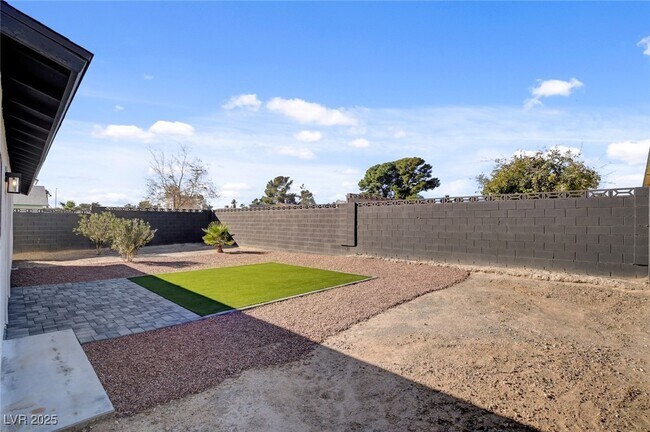 Building Photo - 4012 N Mira Ln