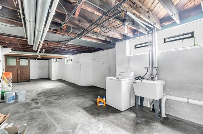 Building Photo - Awesome 2 BR/1 BA Single-Family Home in Ro...