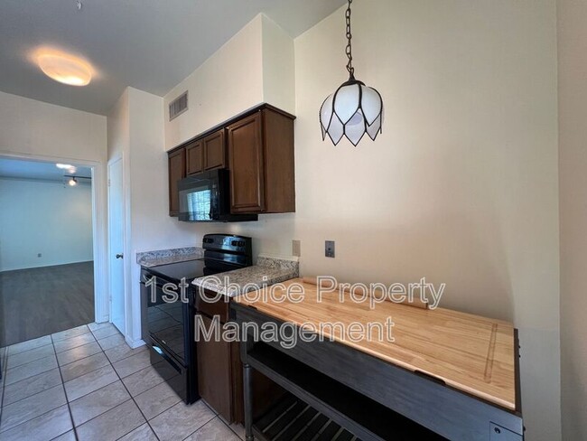 Building Photo - 4405 Bellaire Dr S