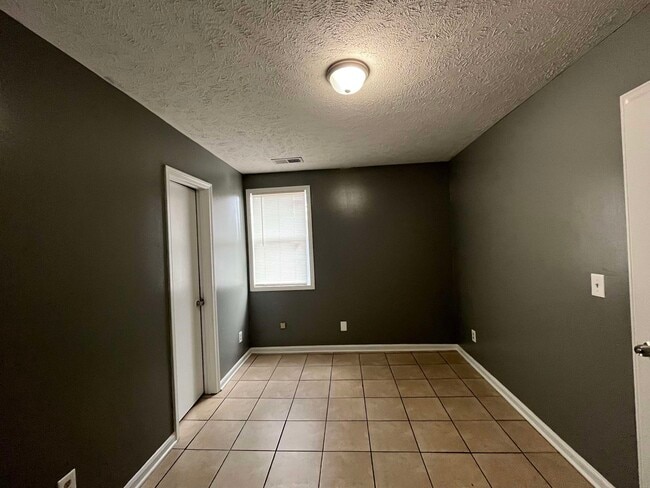 Building Photo - 514 Johnson St