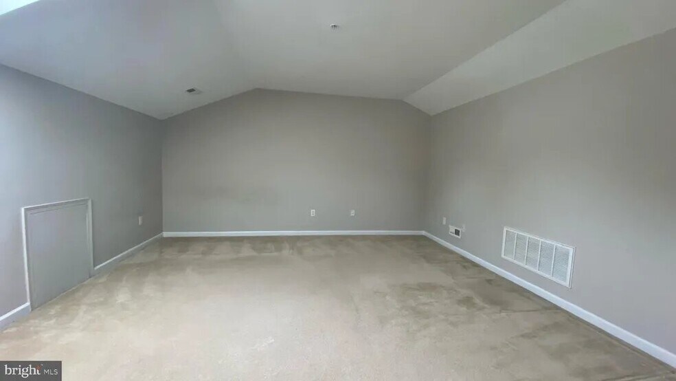 Building Photo - 186 Birchwood Dr