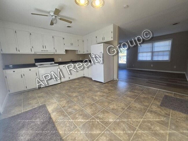 Building Photo - Four Bedroom 3 Bath Available NOW!!