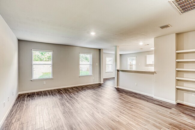 Building Photo - 5738 S Brenwood Dr