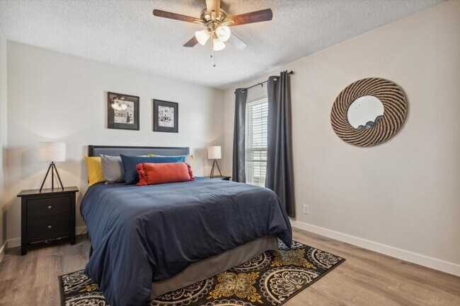 Building Photo - 1250 S Monaco St Pkwy