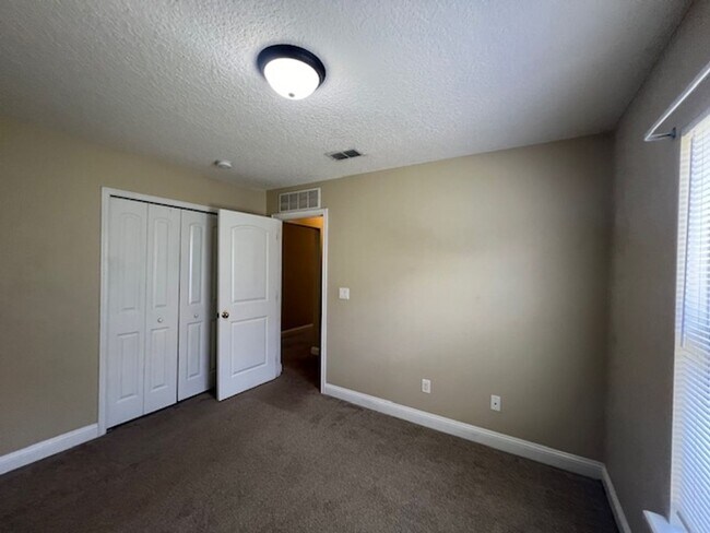 Building Photo - Oakleaf Home For Rent