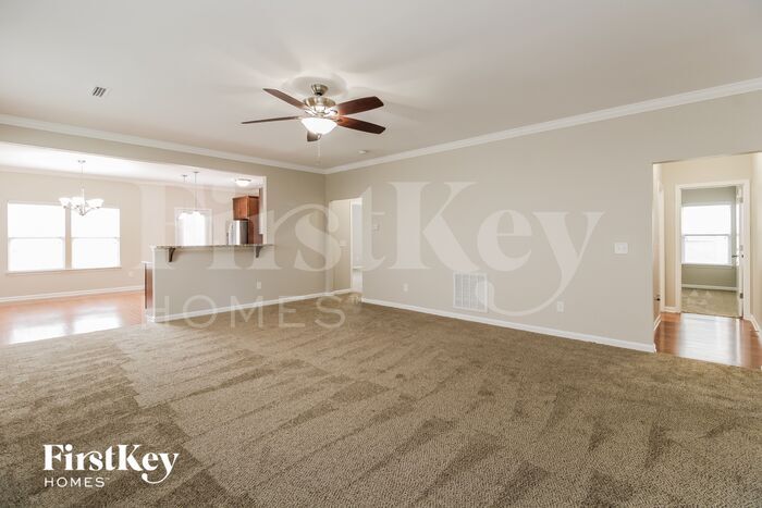 Building Photo - 323 Summergate Dr