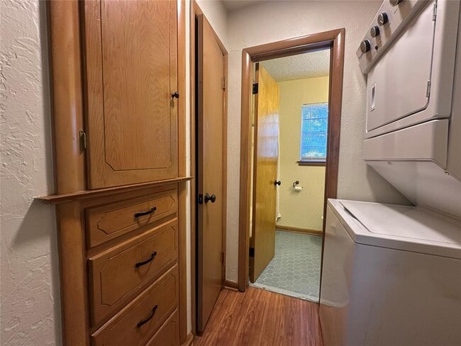 Building Photo - 2007 Delaware Ln