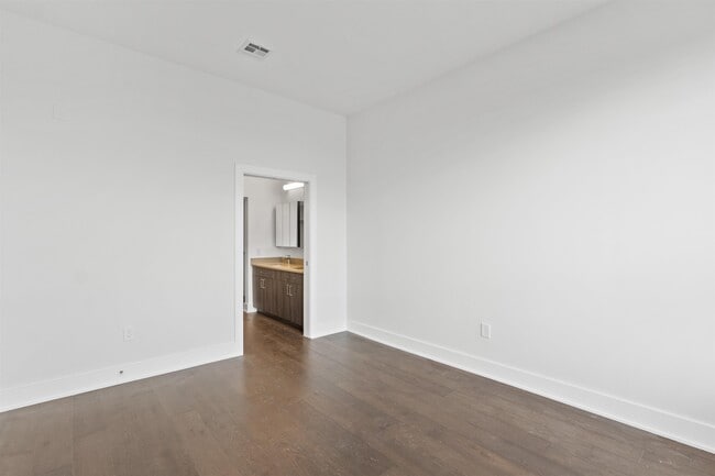 Building Photo - 250 Ave E