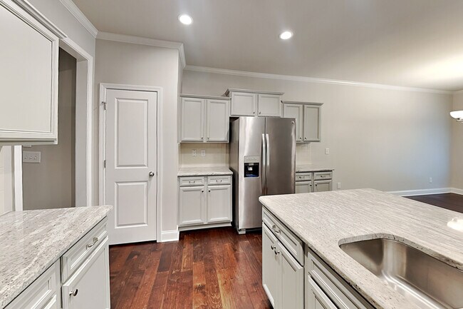 Building Photo - 232 Braemore Mill Dr