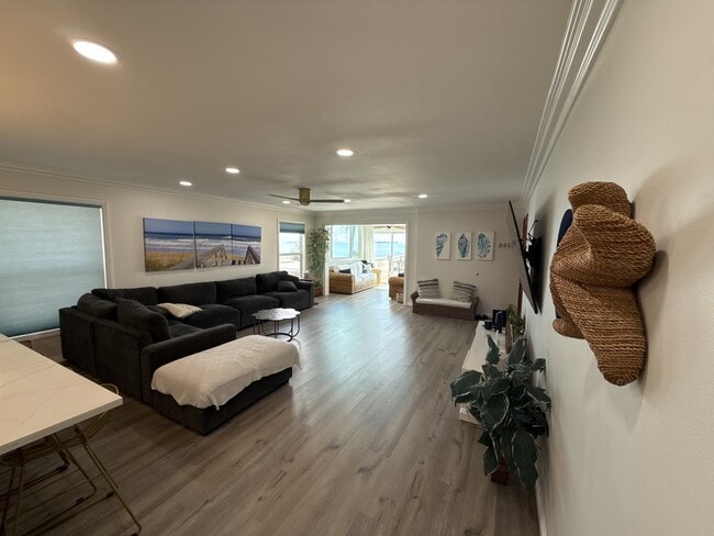 Building Photo - 1174 E Ocean Blvd