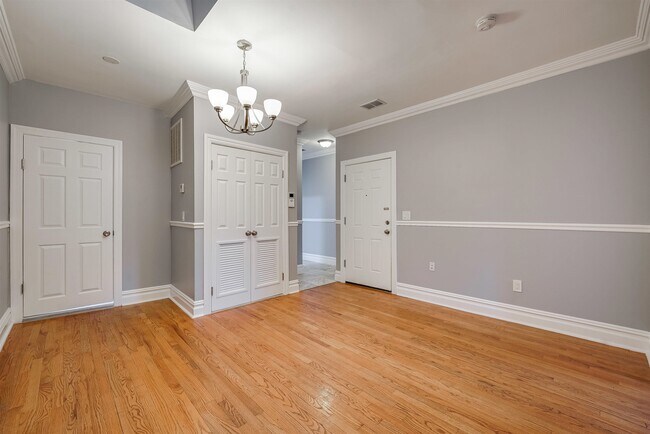 Building Photo - 532 38th St