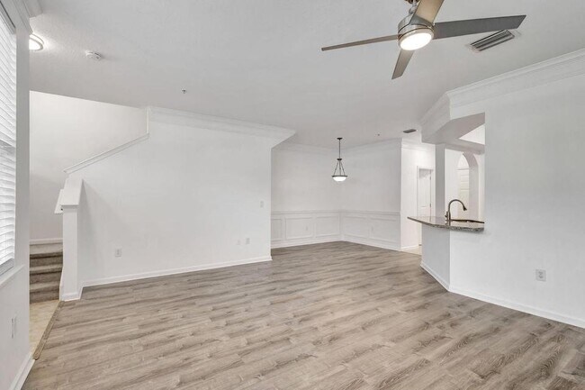 Building Photo - 826 Dakota Dr