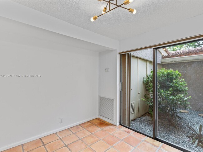 Building Photo - 203 Bonnie Brae Way