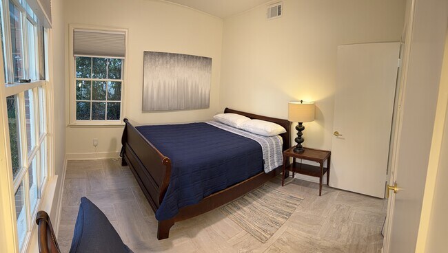 Building Photo - 1410 Forsythe Ave