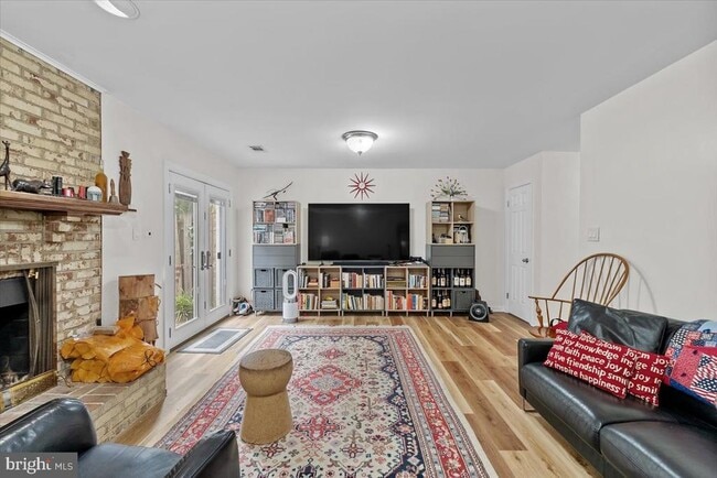 Building Photo - 1033 N George Mason Dr